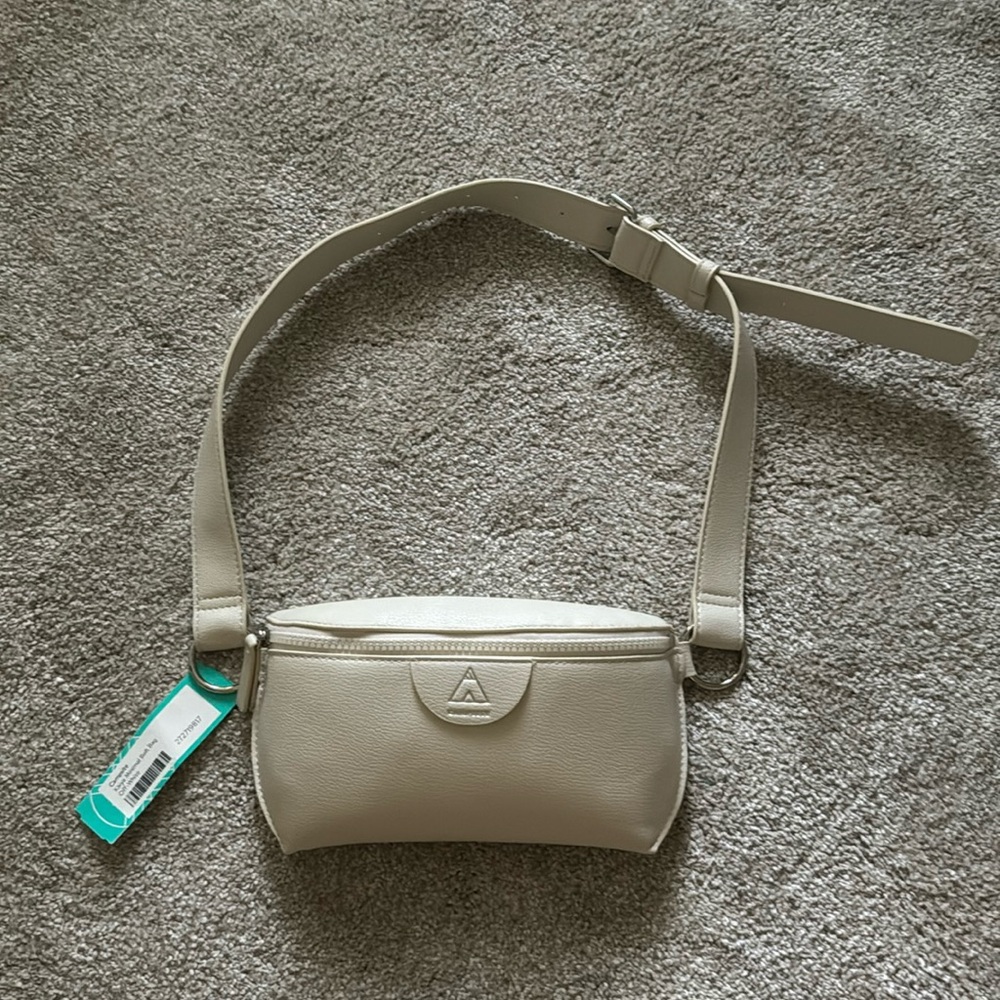 Campsite Kaiya Minimal Belt Bag. Off-White.